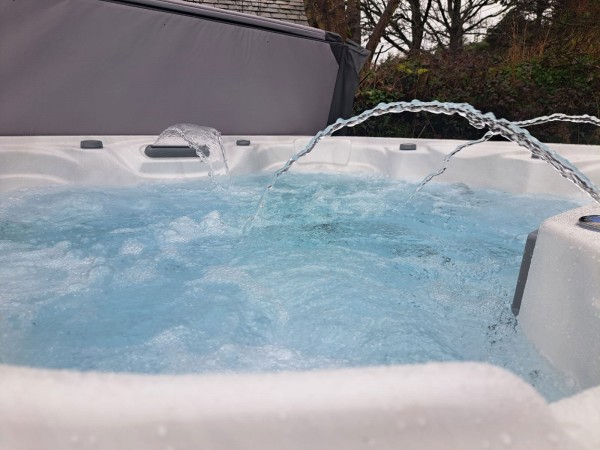 SEABROOK 32AMP HOT TUB