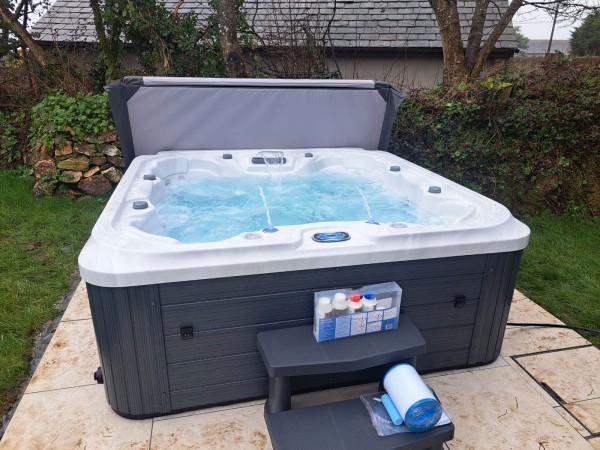 SEABROOK 32AMP HOT TUB